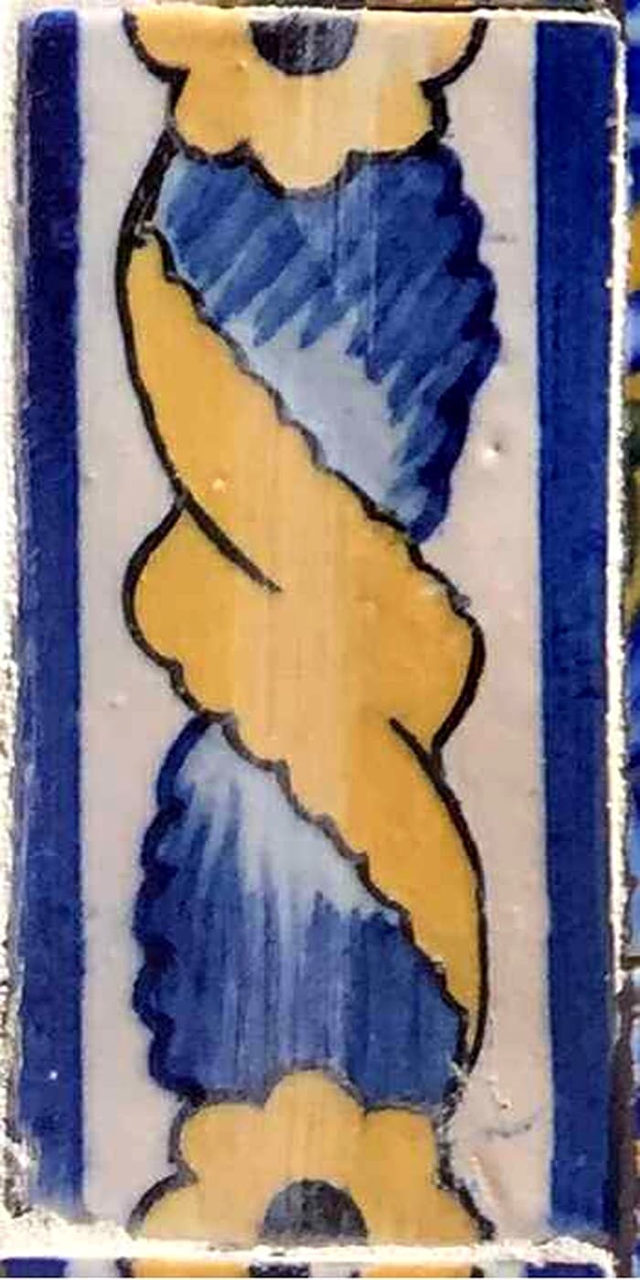 Facade azulejo variant 2, blue border motif